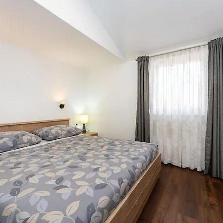 Apartment Sea View Betina, Murter